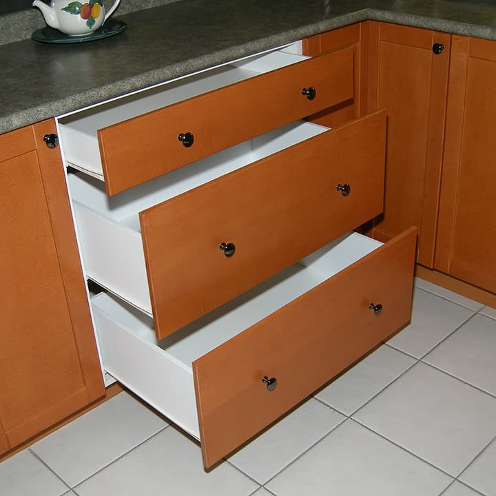 3 drawers for pots and pans storage